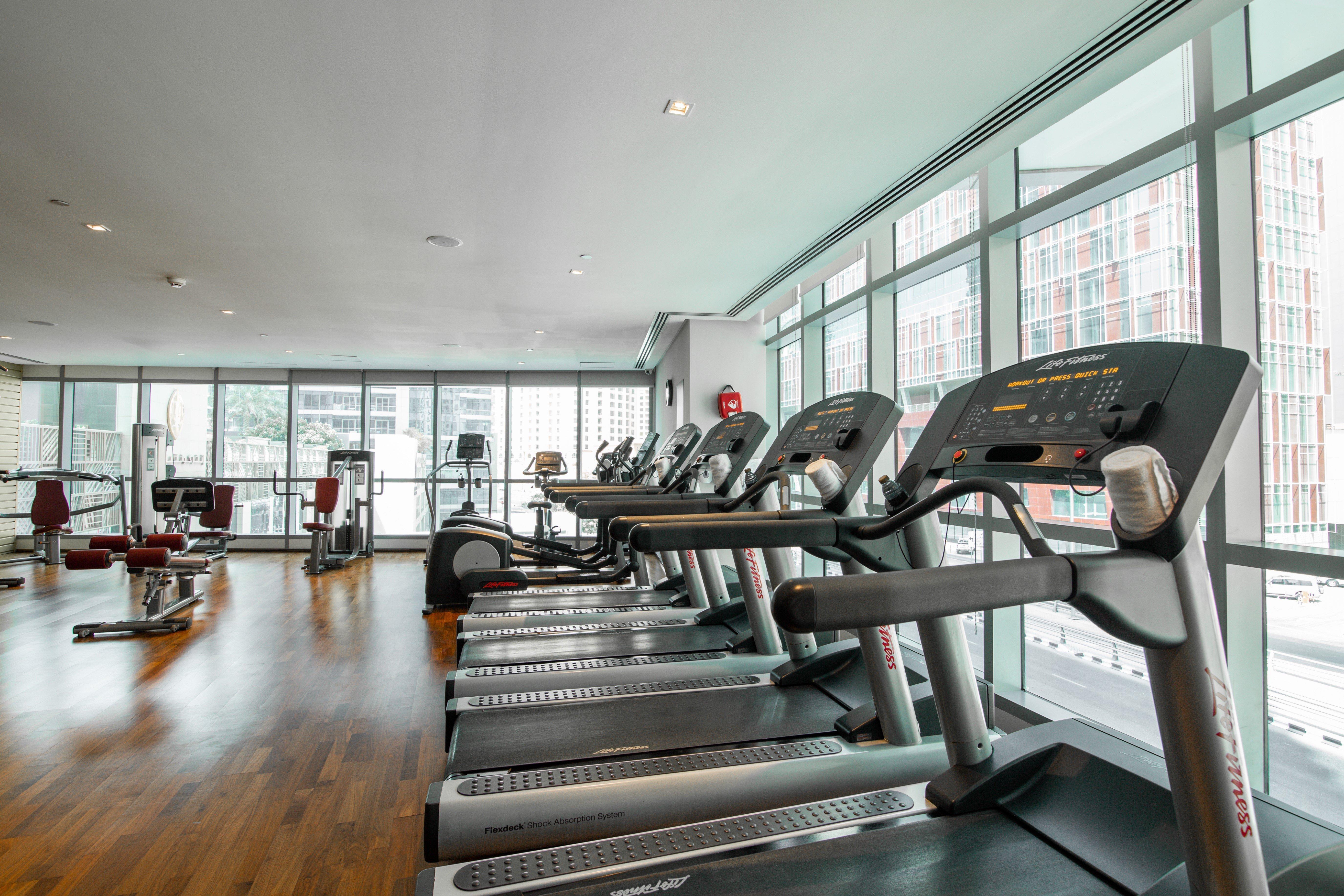 Intercontinental Dubai Marina By Ihg Hotel Luaran gambar A row of treadmills