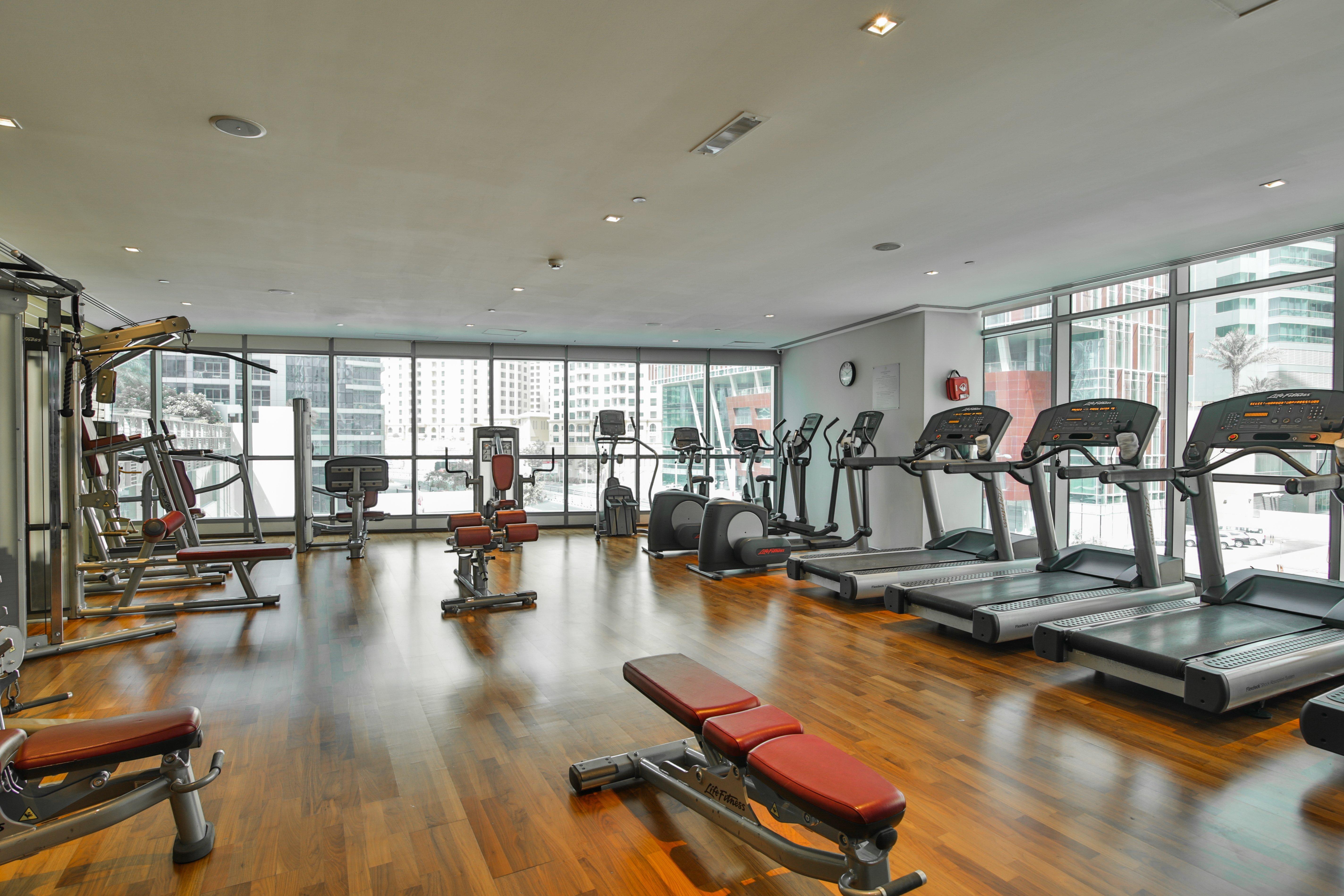 Intercontinental Dubai Marina By Ihg Hotel Luaran gambar A gym at a hotel