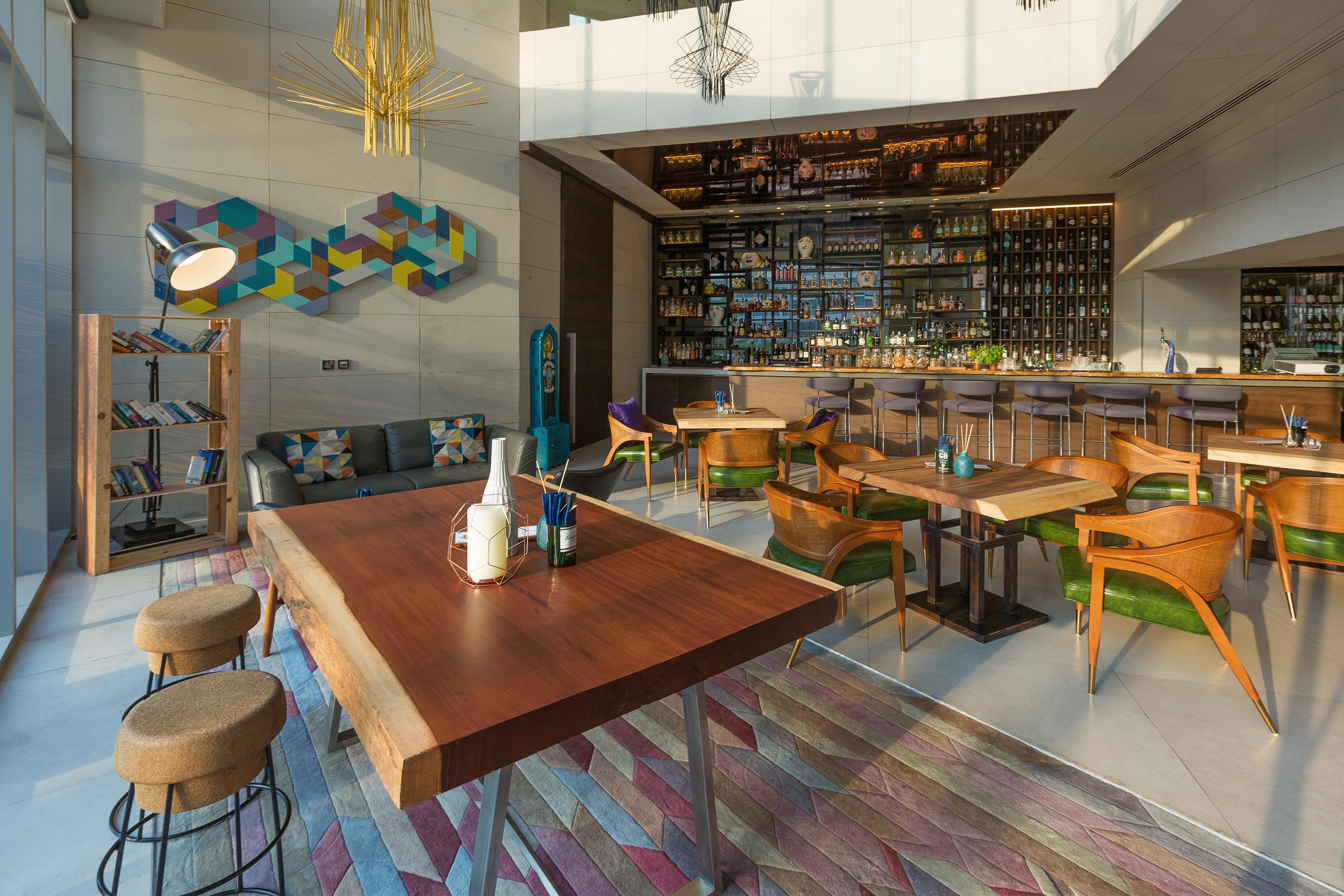 Intercontinental Dubai Marina By Ihg Hotel Luaran gambar The bar at the hotel