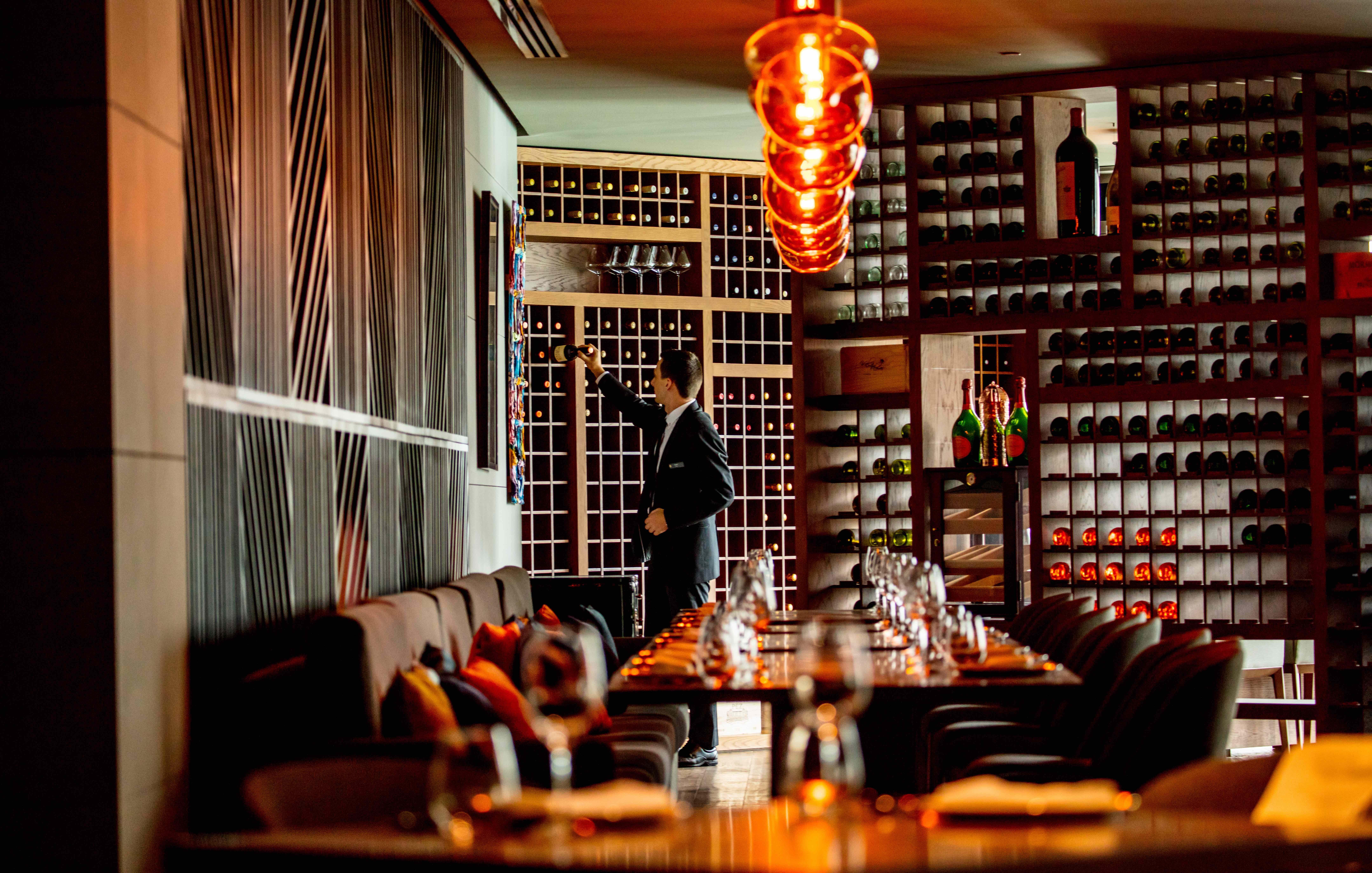 Intercontinental Dubai Marina By Ihg Hotel Luaran gambar Wine cellar at the restaurant