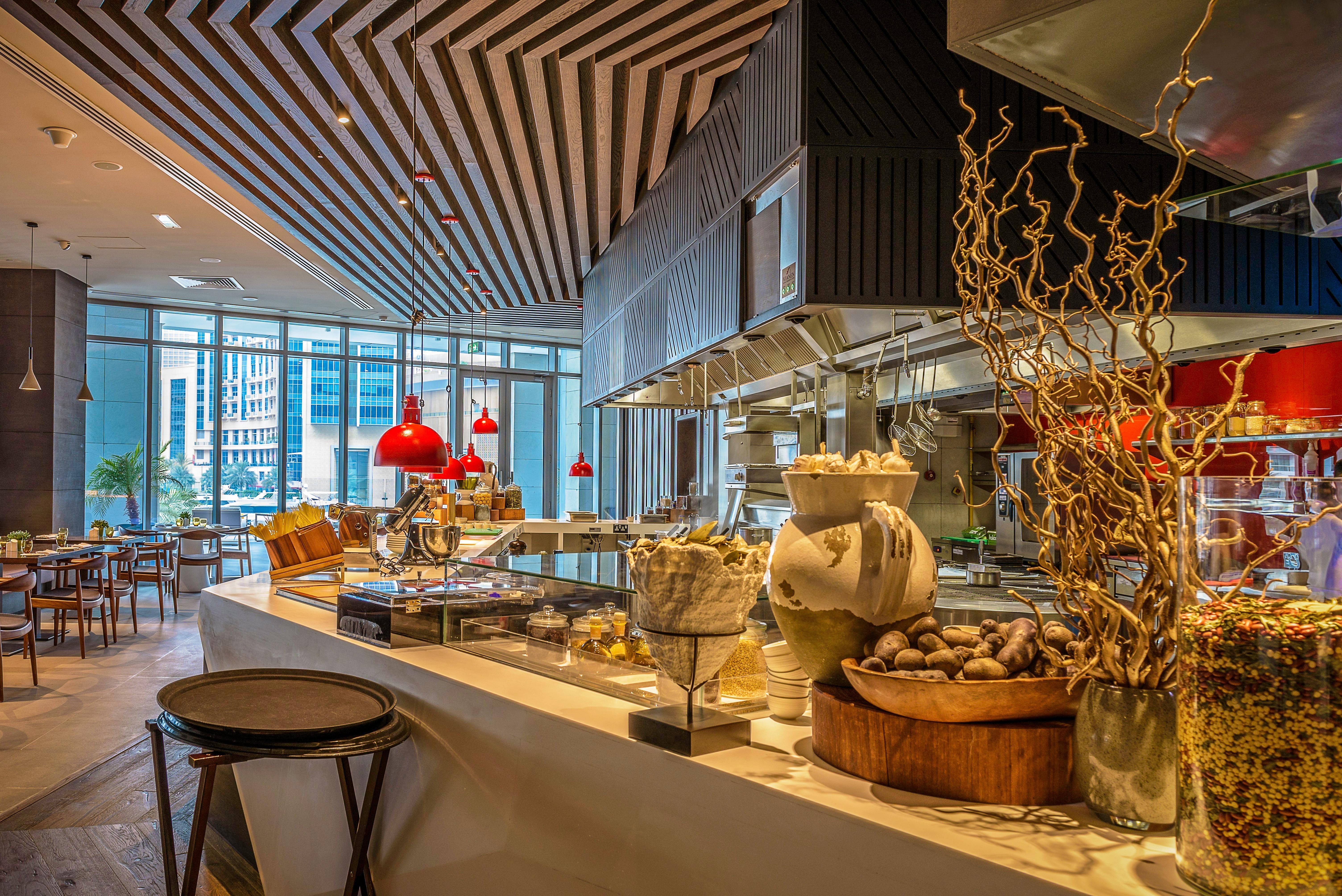 Intercontinental Dubai Marina By Ihg Hotel Luaran gambar The buffet at the hotel