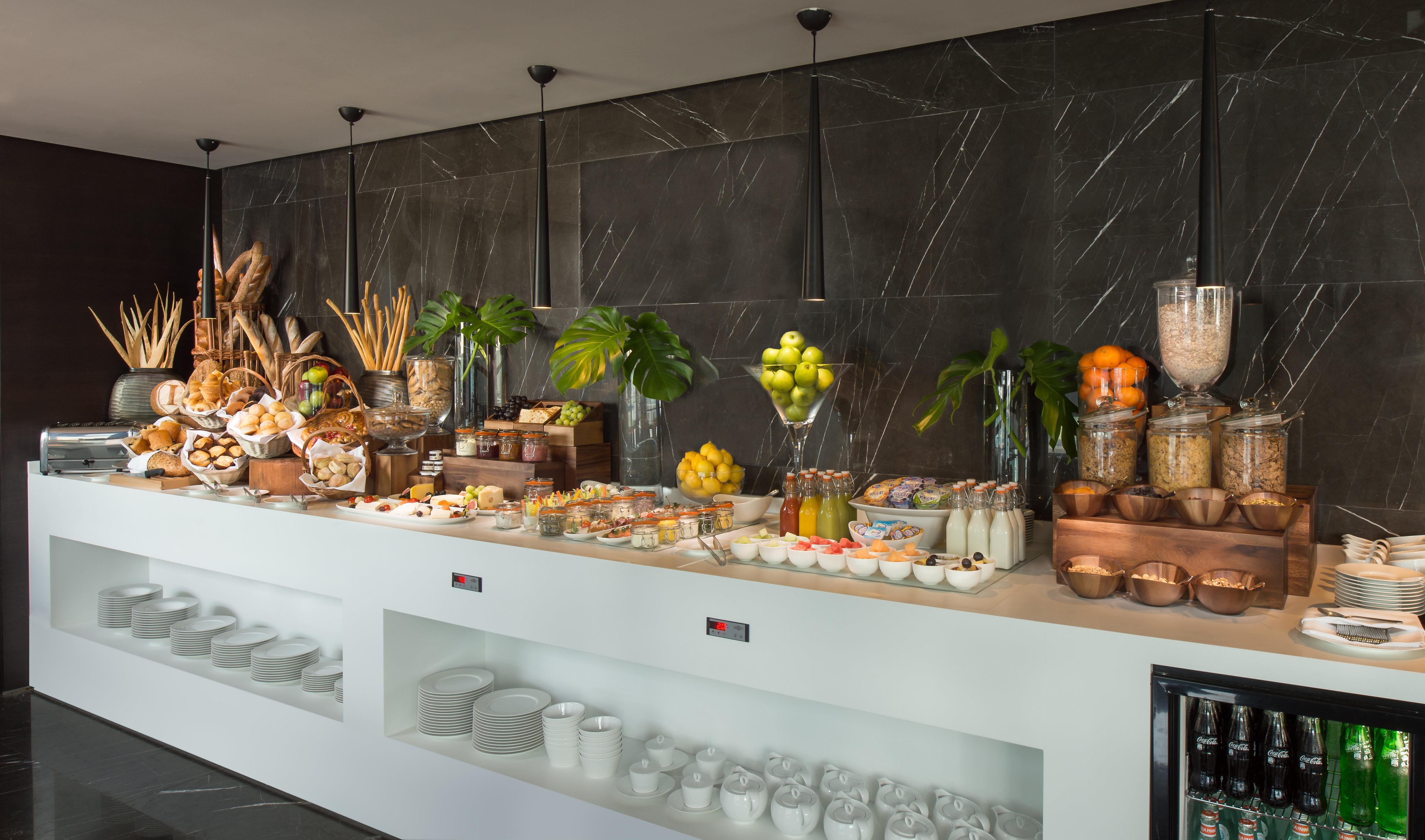 Intercontinental Dubai Marina By Ihg Hotel Luaran gambar A buffet at a hotel