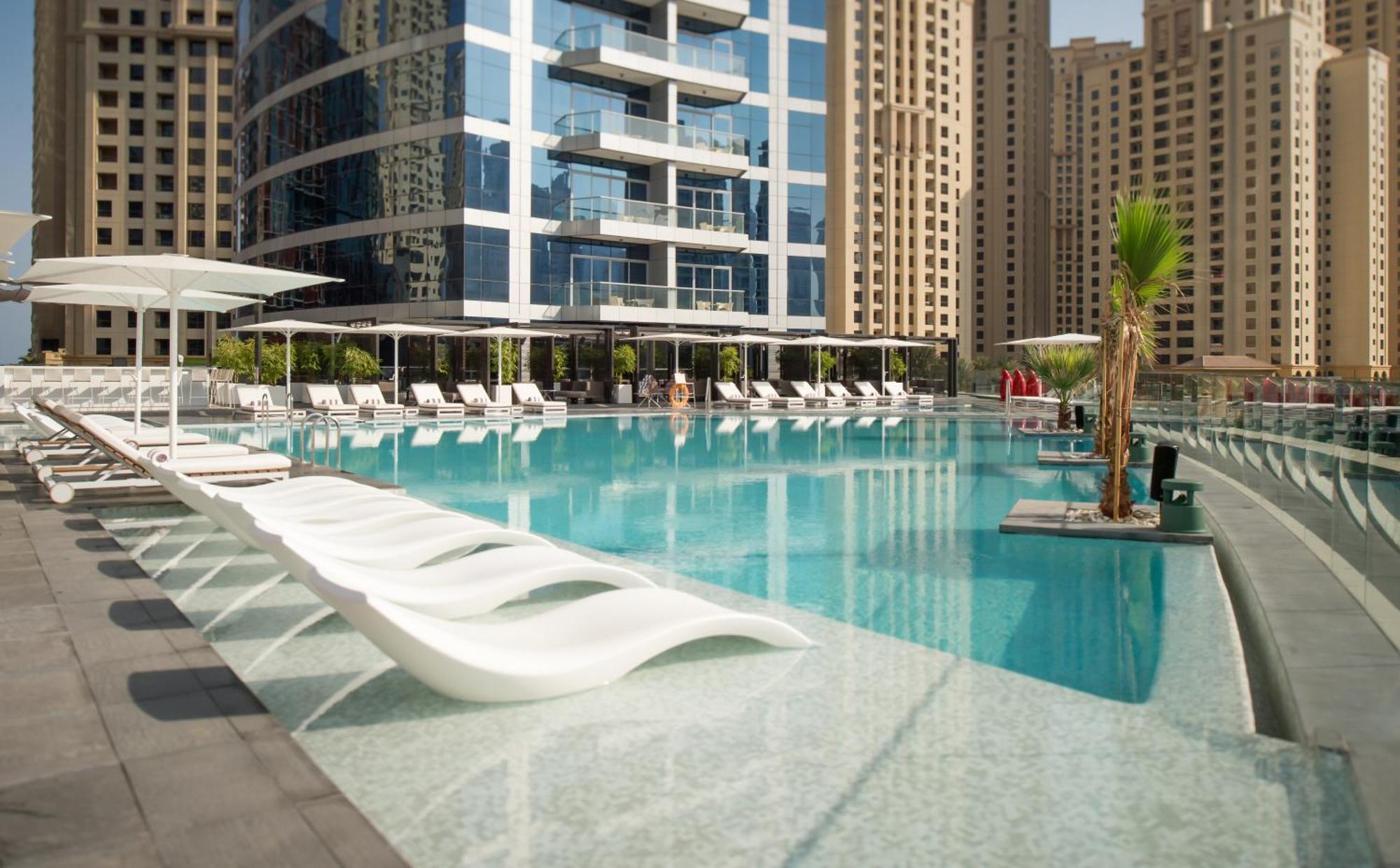Intercontinental Dubai Marina By Ihg Hotel Luaran gambar The swimming pool at the Address