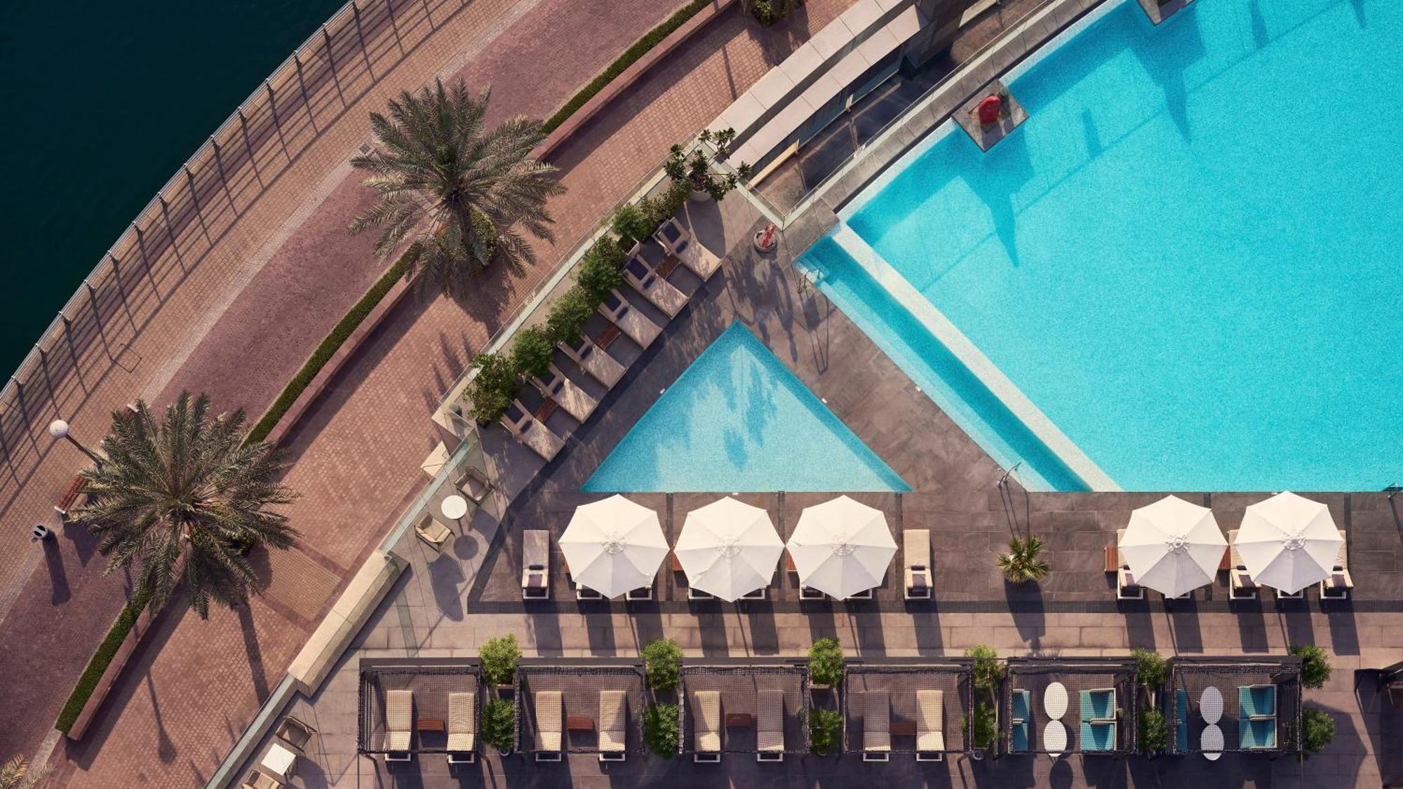 Intercontinental Dubai Marina By Ihg Hotel Luaran gambar Aerial view of the pool